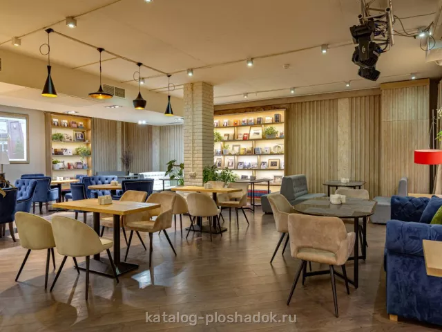 Лофт 13 на Мясницкой — букстор 250, Москва — фото 6