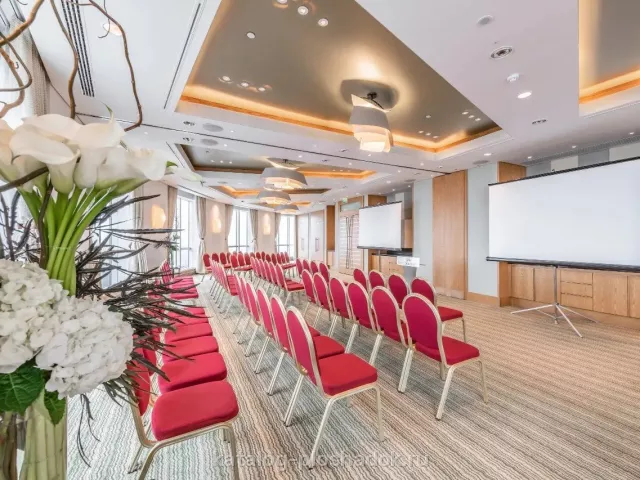 Swissôtel Красные Холмы Москва — Зал «Давос», зал в отеле, Москва — фото 5