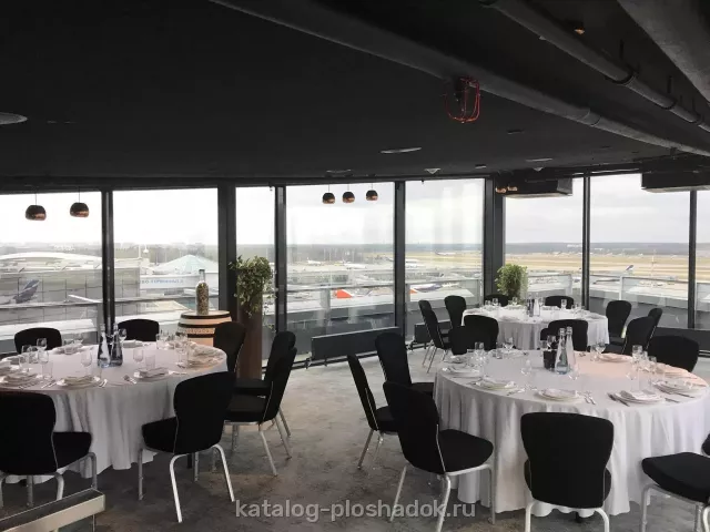 Cosmos Selection Москва Шереметьево Аэропорт (бывший Sheraton Шереметьево) — Панорамный ресторан «Алтитьюд», зал в отеле, Москва